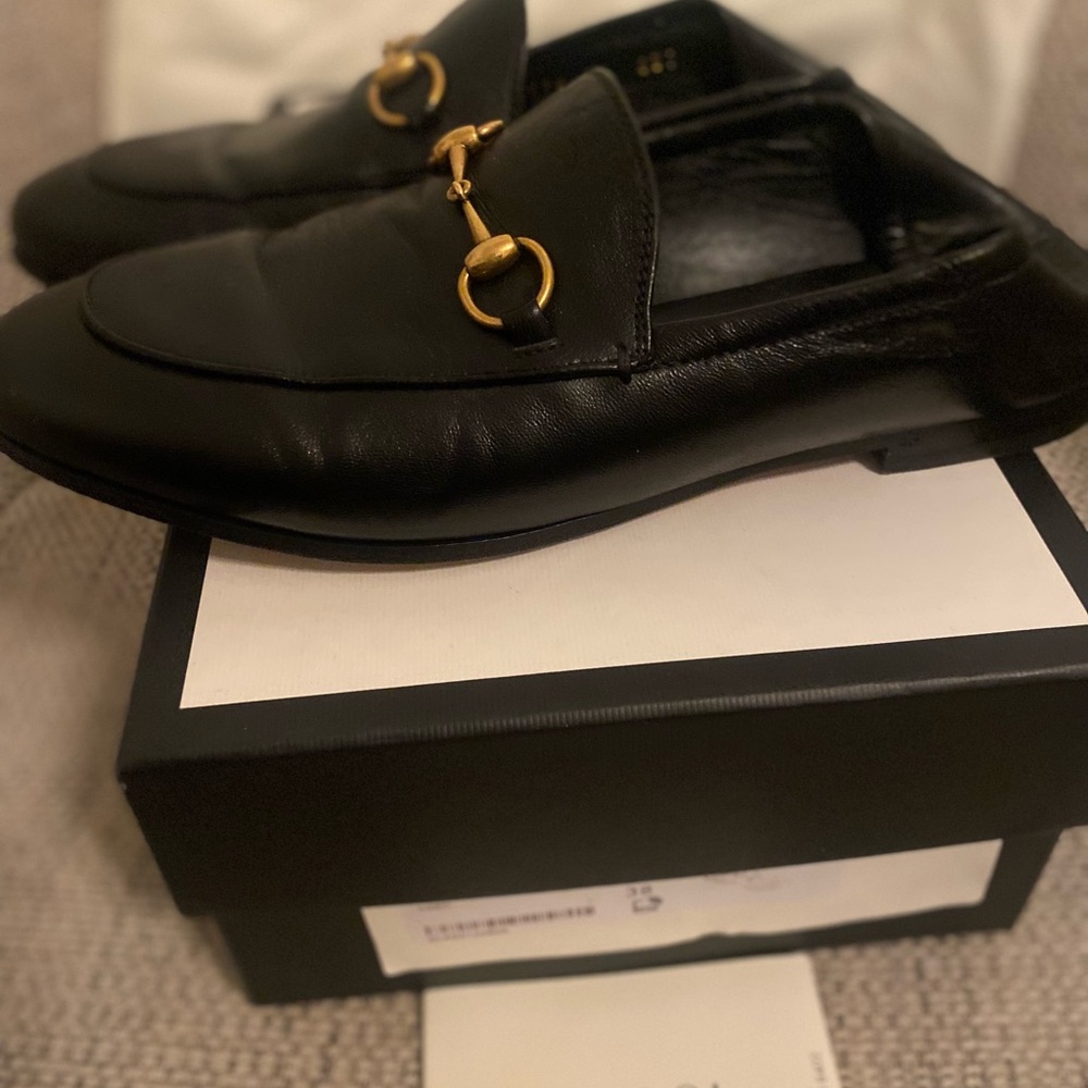 Gucci Black Leather Loafers with Gold Horsebit folds in the back also - Picture 15 of 16